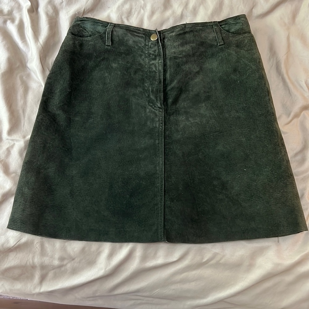 Hugo Buscati Olive Green suede/leather lined skirt. Size 4.